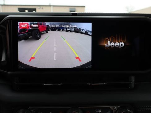 New 2026 Jeep Wrangler Unlimited Sahara AWD/4WD image 25