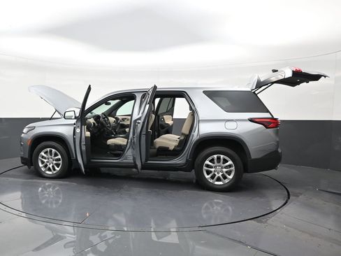 Used 2023 Chevrolet Traverse LS FWD image 30