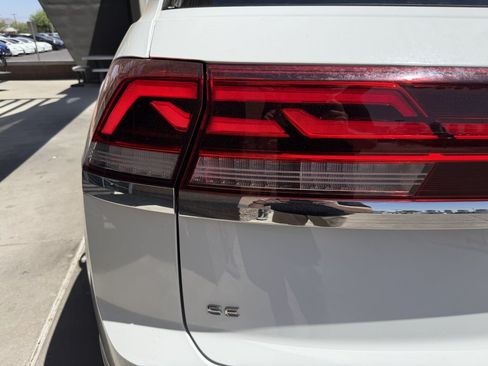 Used 2024 Volkswagen Atlas Cross Sport SE w/ Panoramic Sunroof Package AWD/4WD image 14