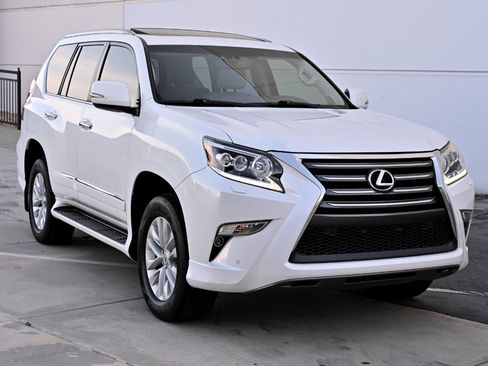Used 2015 Lexus GX 460 w/ Premium Package AWD/4WD image 8