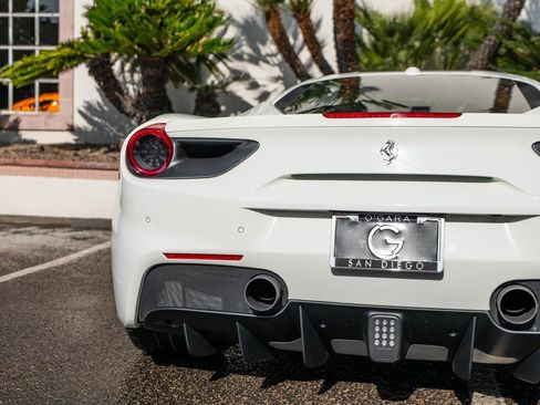 Used 2017 Ferrari 488 GTB image 13