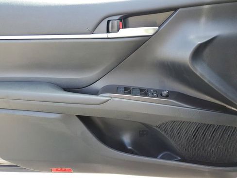 Used 2024 Toyota Camry SE image 14