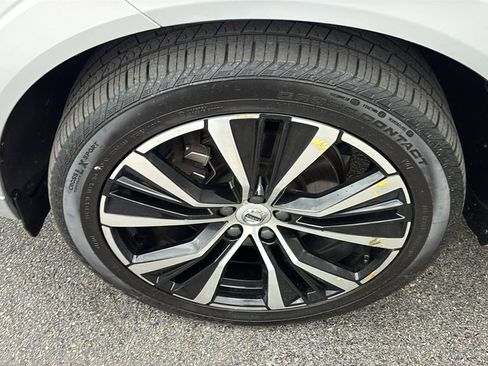 Certified 2023 Volvo XC60 B5 Plus w/ Climate Package AWD/4WD image 32