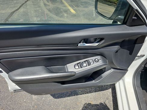Used 2025 Nissan Altima 2.5 SV FWD image 22