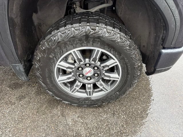 Used 2024 GMC Sierra 1500 AT4 w/ Technology Package AWD/4WD image 9