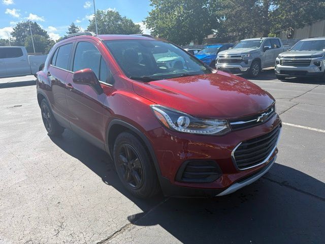 Used 2021 Chevrolet Trax LT w/ Driver Confidence Package FWD image 4