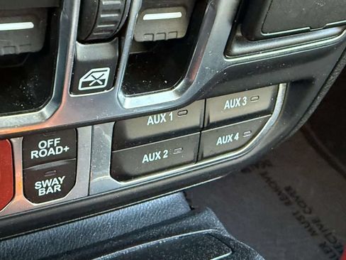 Used 2025 Jeep Wrangler Unlimited Rubicon AWD/4WD image 30