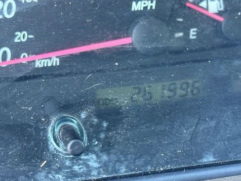 Used 2002 Toyota Camry LE FWD image 11