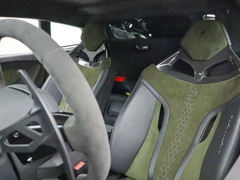 Used 2023 Lamborghini Huracan Sterrato image 32