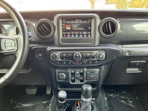 Used 2021 Jeep Wrangler Unlimited Sport AWD/4WD image 15