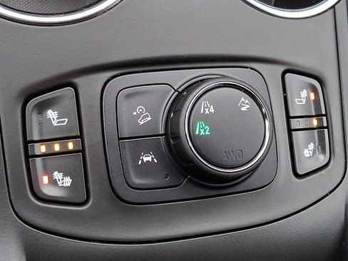 Used 2024 GMC Terrain SLT image 23