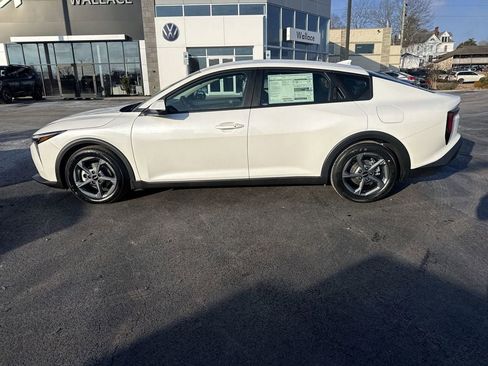 New 2026 Kia K4 LXS image 3