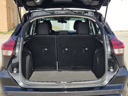 Used 2022 Nissan Kicks SV image 9