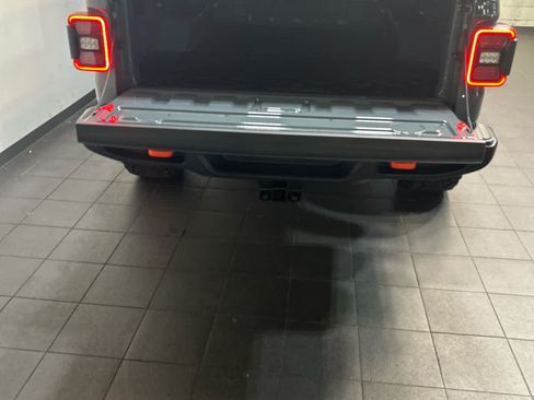 Used 2025 Jeep Gladiator Mojave w/ Convenience Group AWD/4WD image 10