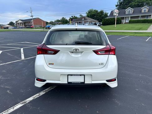 Used 2018 Toyota Corolla iM w/ All-Weather Mat Package FWD image 7