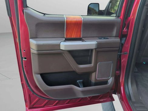 Used 2018 Ford F150 King Ranch w/ Equipment Group 601A Luxury AWD/4WD image 38