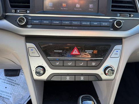 Used 2017 Hyundai Elantra SE image 18