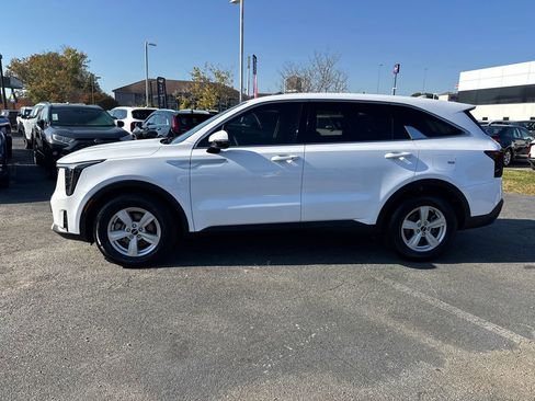Certified 2024 Kia Sorento LX image 6