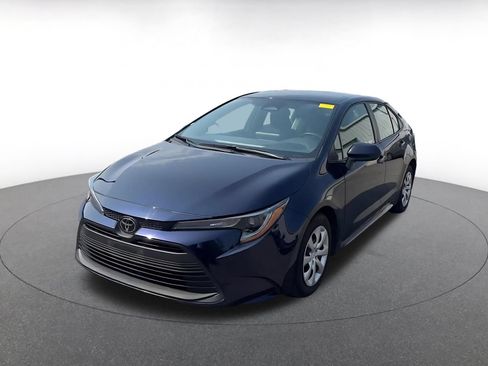 Used 2025 Toyota Corolla LE FWD image 4