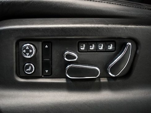 Used 2020 Bentley Bentayga V8 image 7