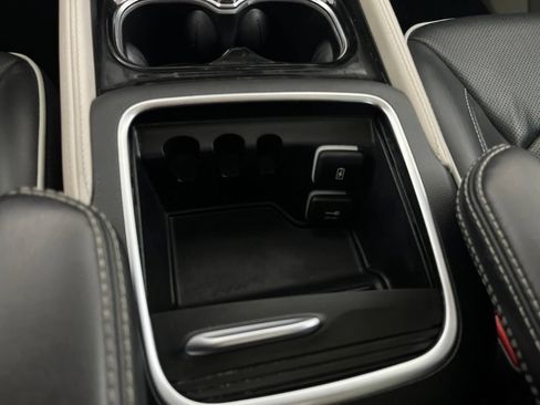 Used 2023 Chrysler Pacifica Limited FWD image 71
