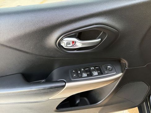 Used 2017 Jeep Cherokee High Altitude image 12