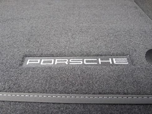 Certified 2026 Porsche Macan AWD/4WD image 30