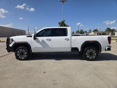 Used 2024 GMC Sierra 2500 Denali Ultimate w/ Max Trailering Package AWD/4WD image 4