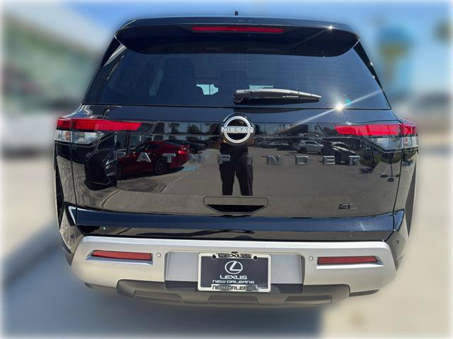 Used 2024 Nissan Pathfinder SL w/ Black Appearance Package FWD image 7