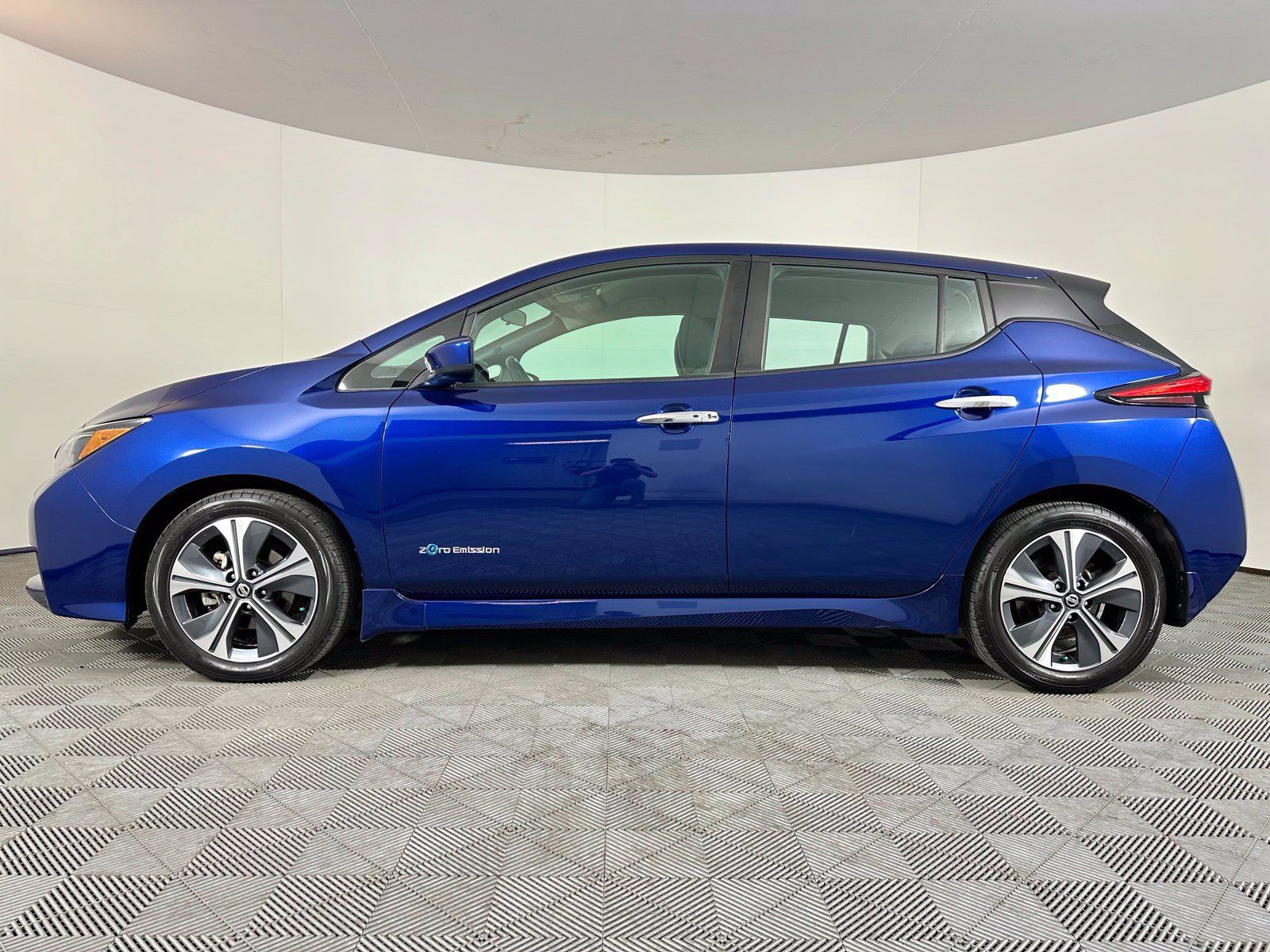 Used 2019 Nissan Leaf SV FWD image 14