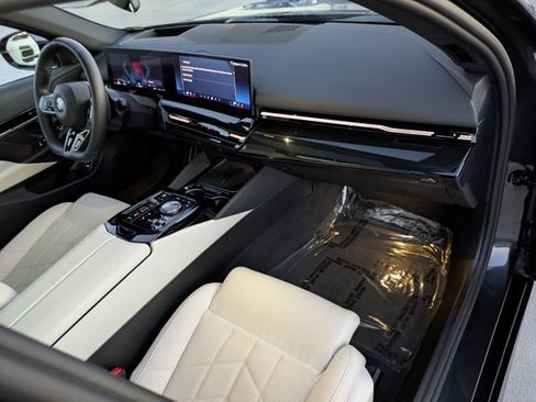 Used 2024 BMW 530i w/ M Sport Package image 20