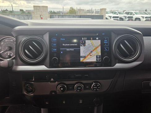 Used 2017 Toyota Tacoma TRD Sport w/ Tow Package RWD image 12