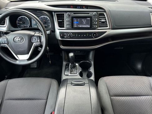 Used 2018 Toyota Highlander LE image 14