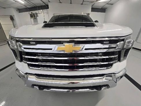 Used 2024 Chevrolet Silverado 2500 LTZ w/ LTZ Plus Package AWD/4WD image 4