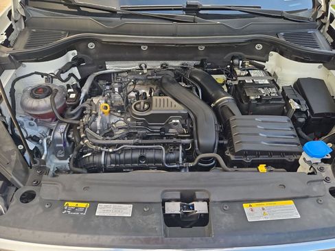 Used 2023 Volkswagen Taos SE w/ Black Wheel Package image 31