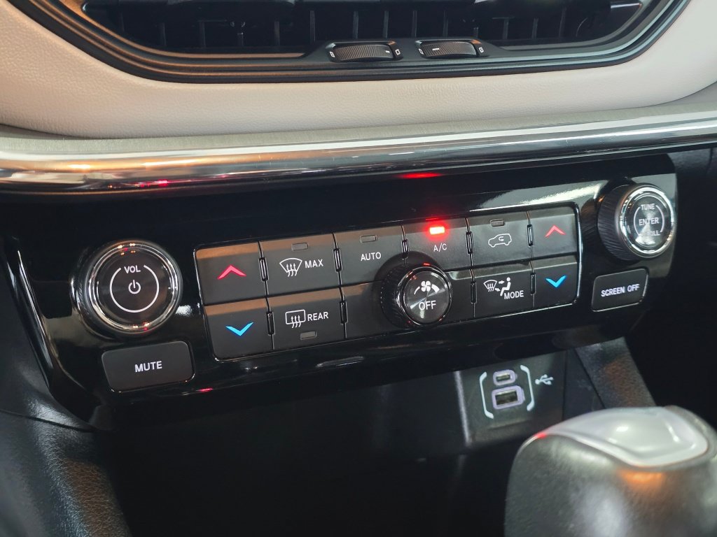 Used 2024 Jeep Compass Limited AWD/4WD image 28