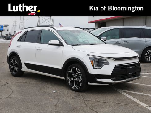 Used 2024 Kia Niro SX Touring image 1
