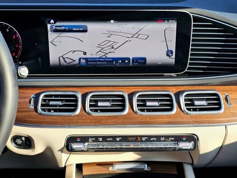 Used 2026 Mercedes-Benz GLS 450 4MATIC image 37