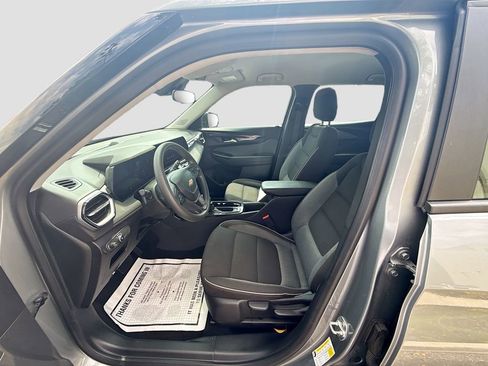 Used 2024 Chevrolet TrailBlazer LS FWD image 22