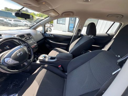 Used 2014 Nissan Leaf S image 10