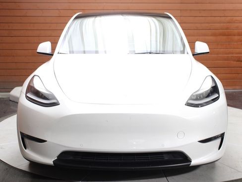Used 2022 Tesla Model Y Performance image 2
