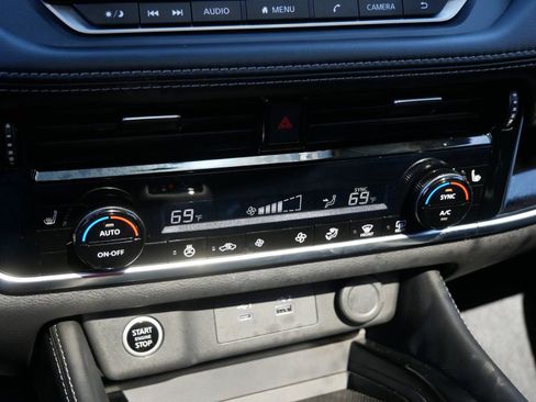 Used 2023 Nissan Rogue SL image 21