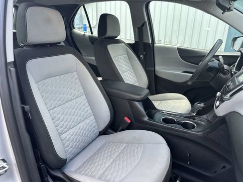 Used 2018 Chevrolet Equinox LS AWD/4WD image 26