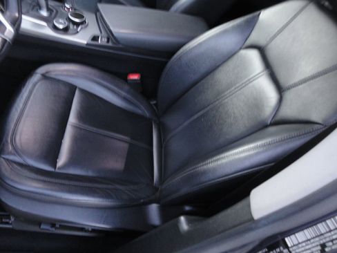 Used 2018 Alfa Romeo Stelvio AWD image 6