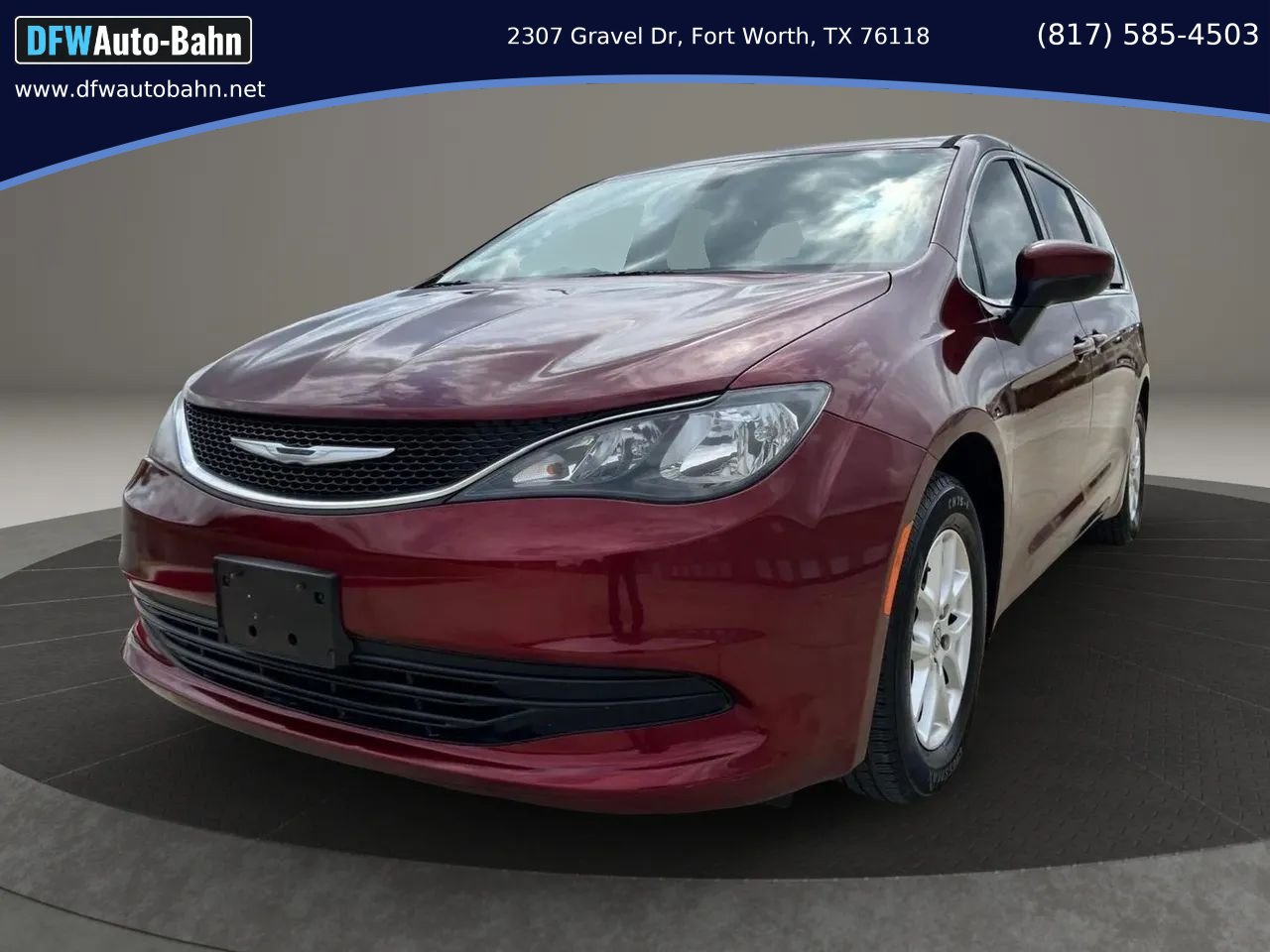 Used 2017 Chrysler Pacifica Touring FWD image 1