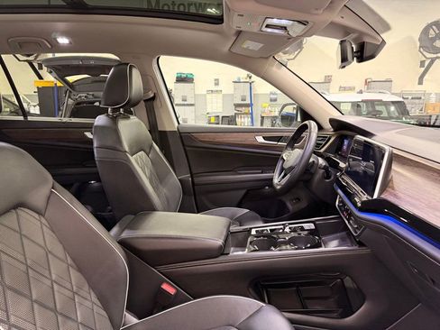Used 2024 Volkswagen Atlas SEL Premium R-Line AWD/4WD image 30