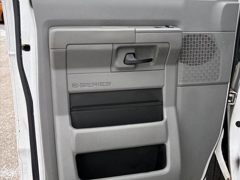 Used 2014 Ford E-250 and Econoline 250 w/ Power Group image 11