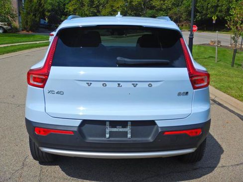 Used 2024 Volvo XC40 B5 Plus w/ Protection Package Premier AWD/4WD image 9