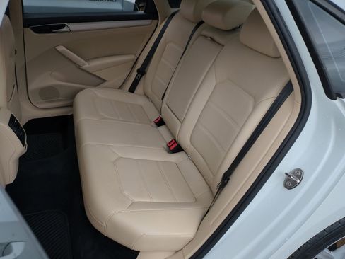 Used 2019 Volkswagen Passat 2.0T Wolfsburg w/ Wheels & Sunroof Package image 25