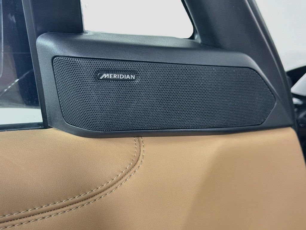 Certified 2024 Land Rover Range Rover SE AWD/4WD image 19